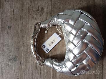 borsa JW PEI modello Orla intrecciata argento