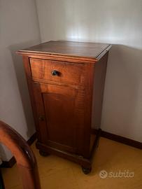 Mobiletto vintage con cassetto e anta