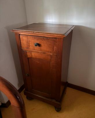 Mobiletto vintage con cassetto e anta