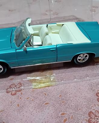 MODELLINO AUTO 1965  PONTIAC GTO 1/18 DECAPPOTTATA