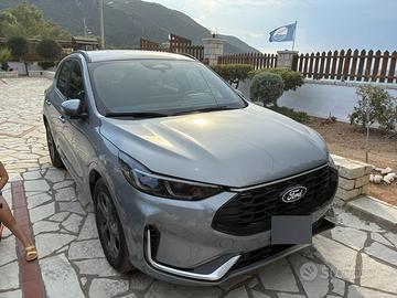 Ford Kuga Full Hybrid ST Line X con fari Matrix