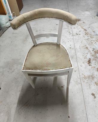 sedia con schienale curvo 