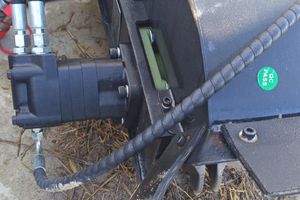 Trincia ceppi e trivella minipala escavatori