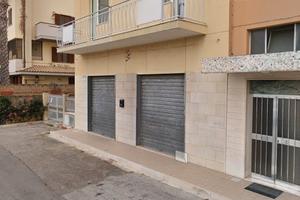 Locale uso commerciale laboratorio garage