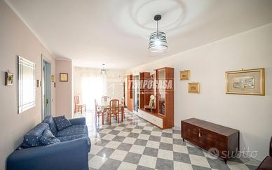 Ampio e luminoso quadrilocale in buone condizioni