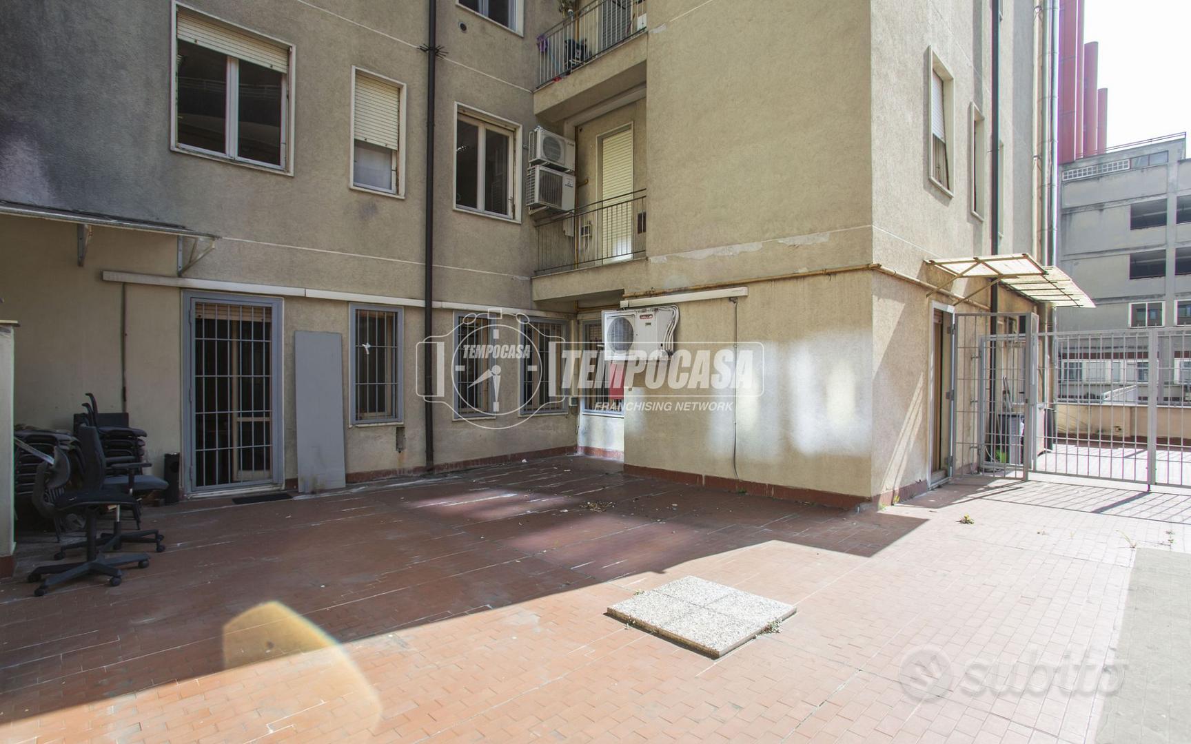 UFFICIO PLURILOCALE CON GRANDE TERRAZZO ADIACENZE - Vista 5