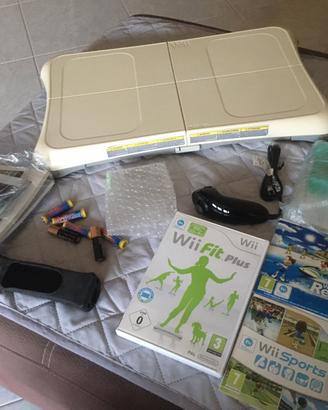 Nintendo wii e wii fit plus piu’ 2 giochi nuova