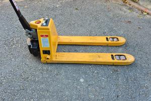 Traspallet semielettrico