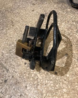 staffa blocca ruota vespa PK 50