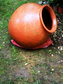 varie piante con vasi grande orcio e vasi nuovi