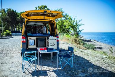 Camper van auto mini van per vacanze in Sardegna