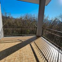 Abitazione singola con 3000 mq di terreno