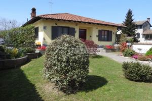 Villa singola con ampio giardino.