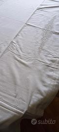 Lenzuolo ricamato a mano