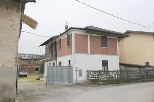 Abitazione indipendente con ampio cortile e orto