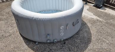PISCINA IDROMASSAGGIO