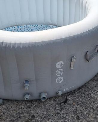 PISCINA IDROMASSAGGIO