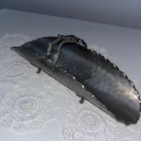 Centro tavola in peltro lavorato- vintage