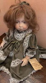 BAMBOLA DI PORCELLANA