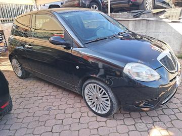 LANCIA Ypsilon 1.3 MJ momo design