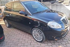 LANCIA Ypsilon 1.3 MJ momo design
