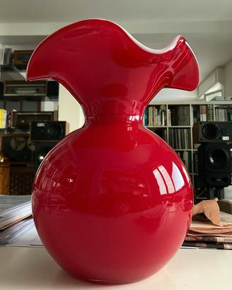 Vaso in vetro soffiato rosso-bianco