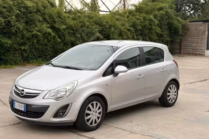 Opel Corsa 1.2 5 porte Cosmo