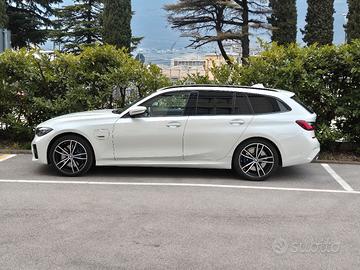 BMW 330e XDrive M-Sport