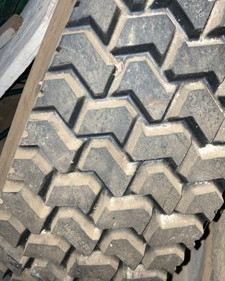 gomme 12 00r20