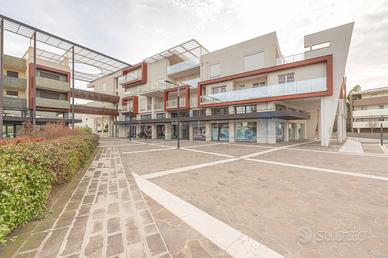 SPINEA Prestigioso negozio di 150 MQ S1000