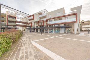 SPINEA Prestigioso negozio di 150 MQ S1000