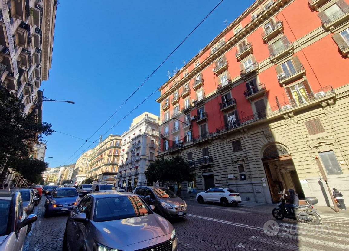 NEGOZIO A NAPOLI - Vista 5