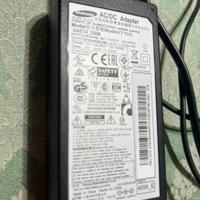 Monitor LG con alimentatore