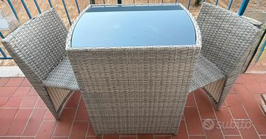 Tavolino con sedie da giardino rattan