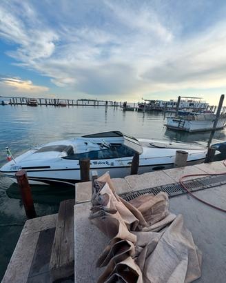 Barca sportiva 8m - V8 Mercruiser MPI