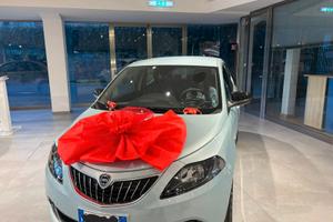 Lancia y ibrida benzina