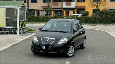 Lancia Ypsilon versus
