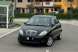 Lancia Ypsilon versus