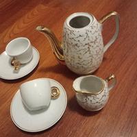 composizione tazzine e caffettiera e brichetto 