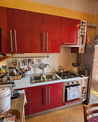 Cucina compresa di elettrodomestici 