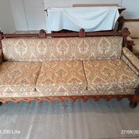 divano in legno e tessuto