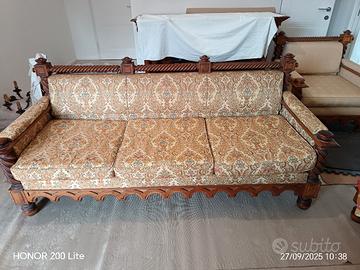 divano in legno e tessuto