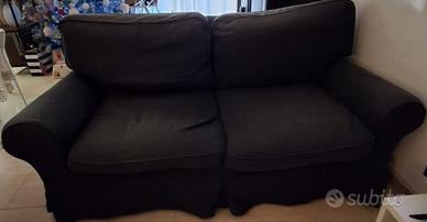 Coppia di divani in tessuto grigio