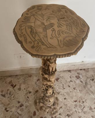 Colonna Orientale con elefanti e figure femminili