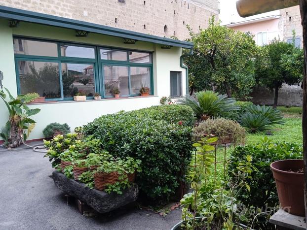 Afragola Centro Storico 280 mq con giardino