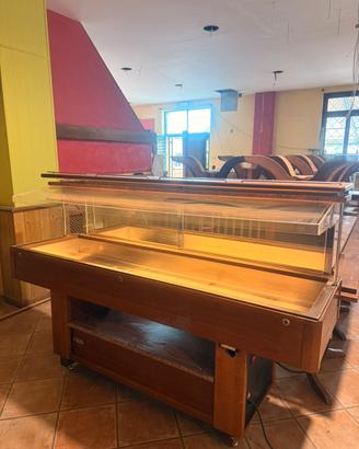 Banco buffet con vetrina espositiva ristorante