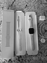 Apple Watch SE GPS + Cellular 40mm Cassa Alluminio