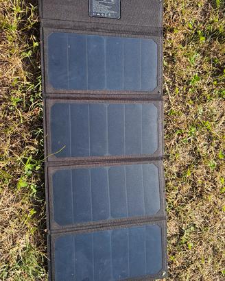 caricabatterie solare. 3 porte USB. nuovo 