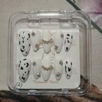 PRESS ON MODELLO BIANCO/NERO CON STRASS TAGLIA S