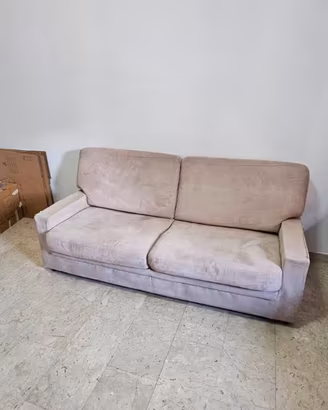 Divano letto usato a tre posti